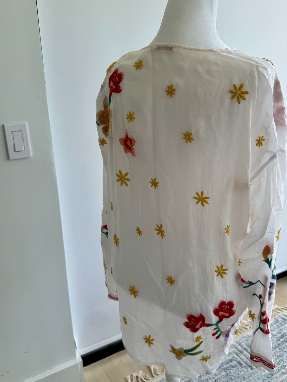 Johnny Was White Floral Embroidered Boho Tunic with Multicolor Stitching - Picture 2 of 3